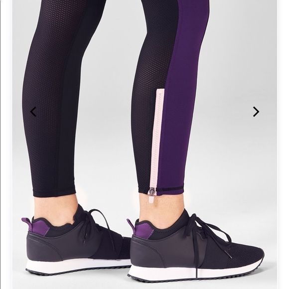 ✨🏋🏽NWTHighWaisted Powerhold legging🏋🏽✨ - Picture 3 of 4